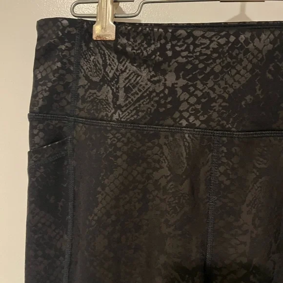DKNY Sport Black Snake Print Leggings - Picture 2 of 4